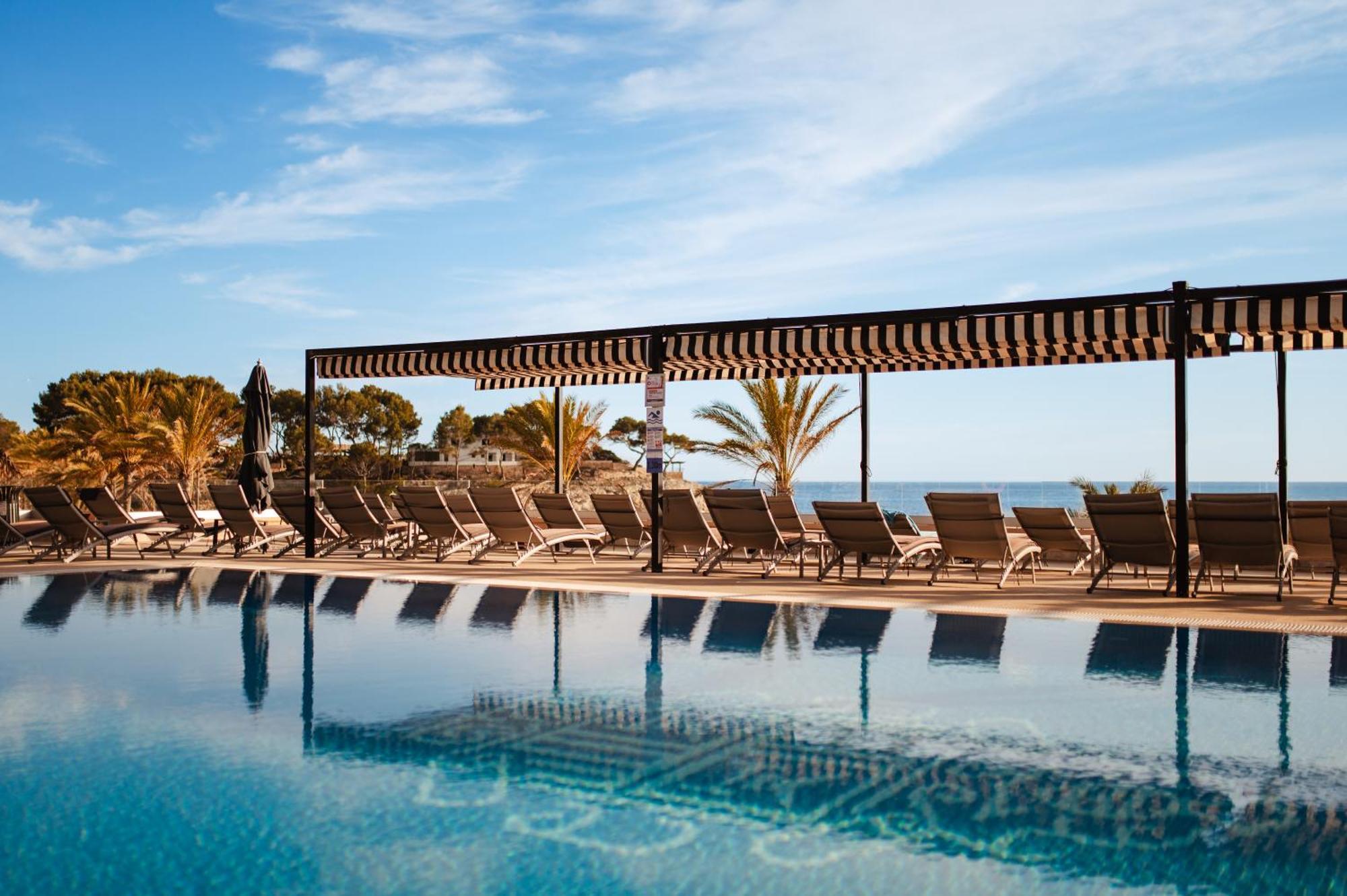 Secrets Mallorca Villamil Resort & Spa - Adults Only Peguera Luaran gambar The swimming pool at the hotel