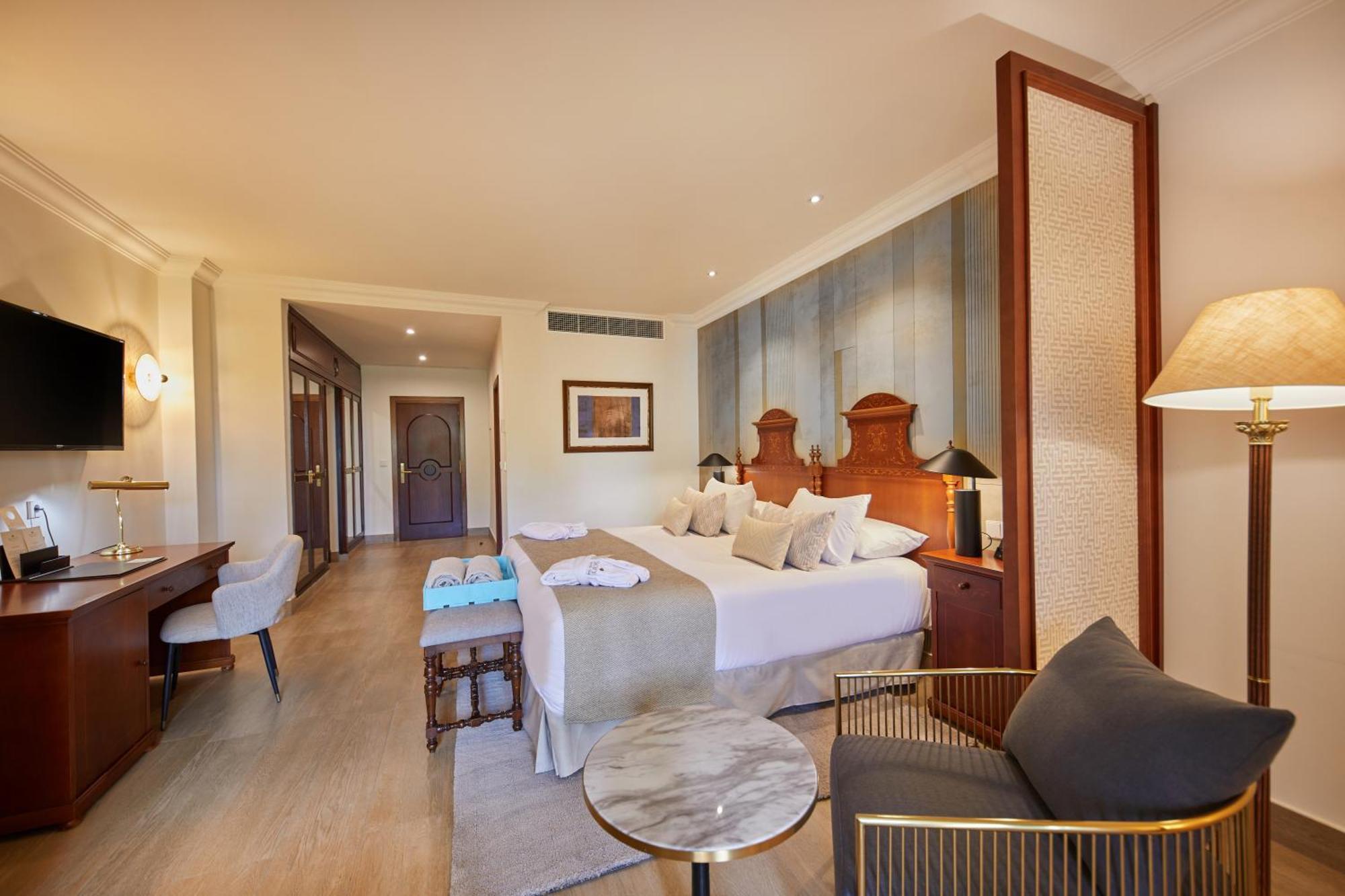 Secrets Mallorca Villamil Resort & Spa - Adults Only Peguera Luaran gambar A room at the hotel