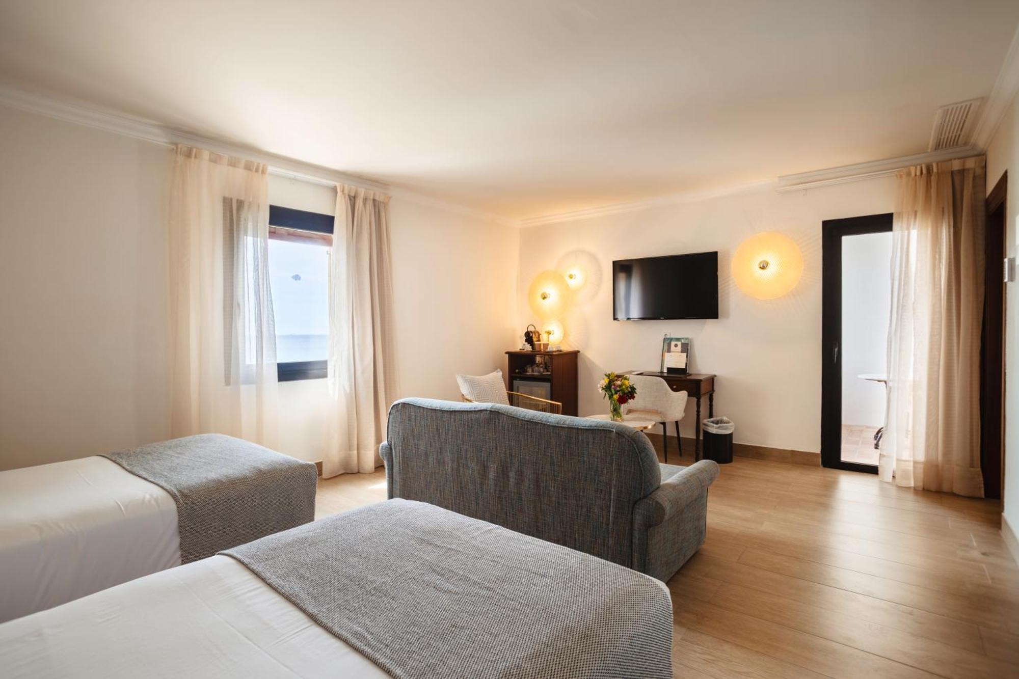 Secrets Mallorca Villamil Resort & Spa - Adults Only Peguera Luaran gambar A room at the hotel