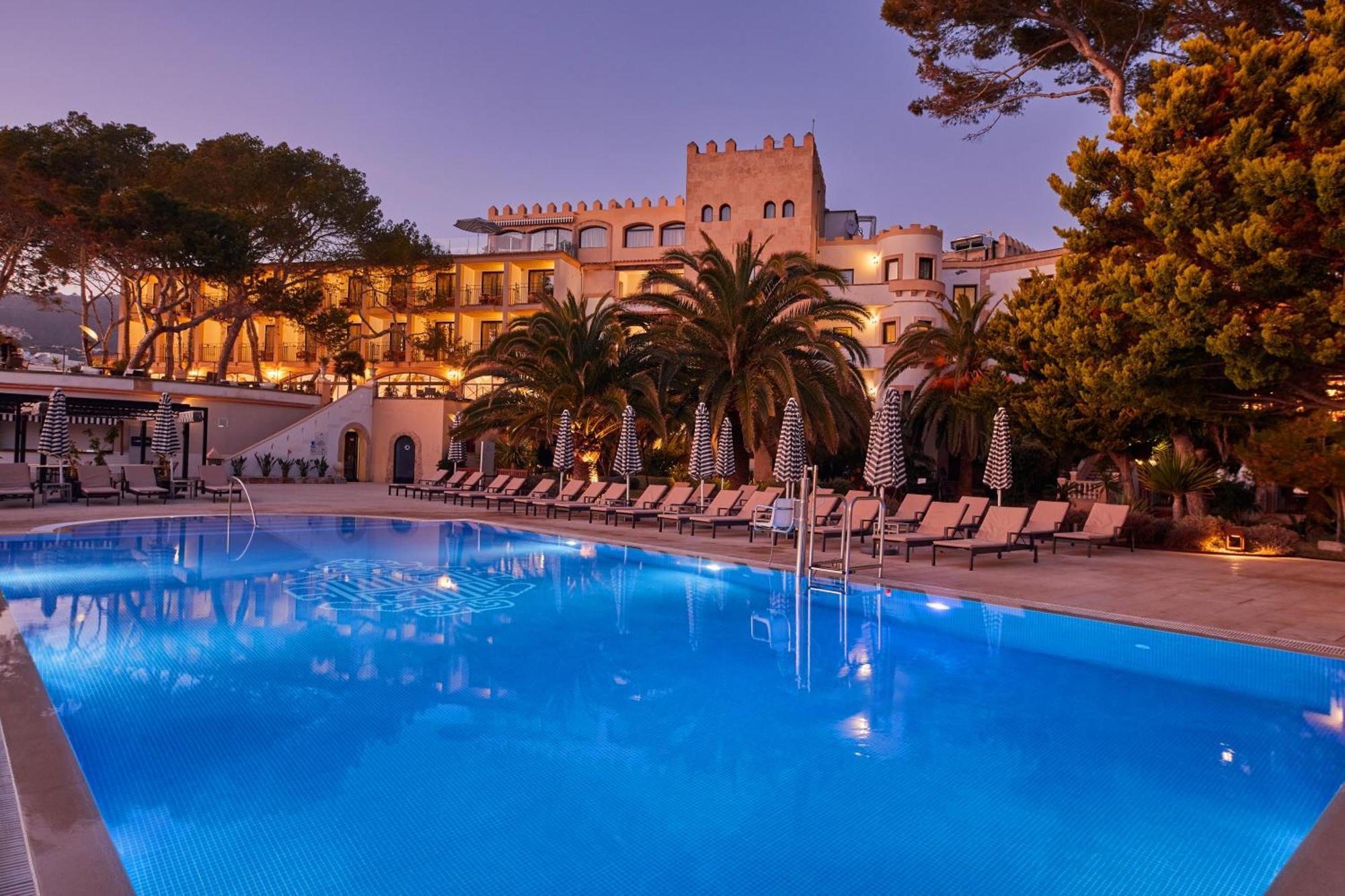 Secrets Mallorca Villamil Resort & Spa - Adults Only Peguera Luaran gambar The hotel at night
