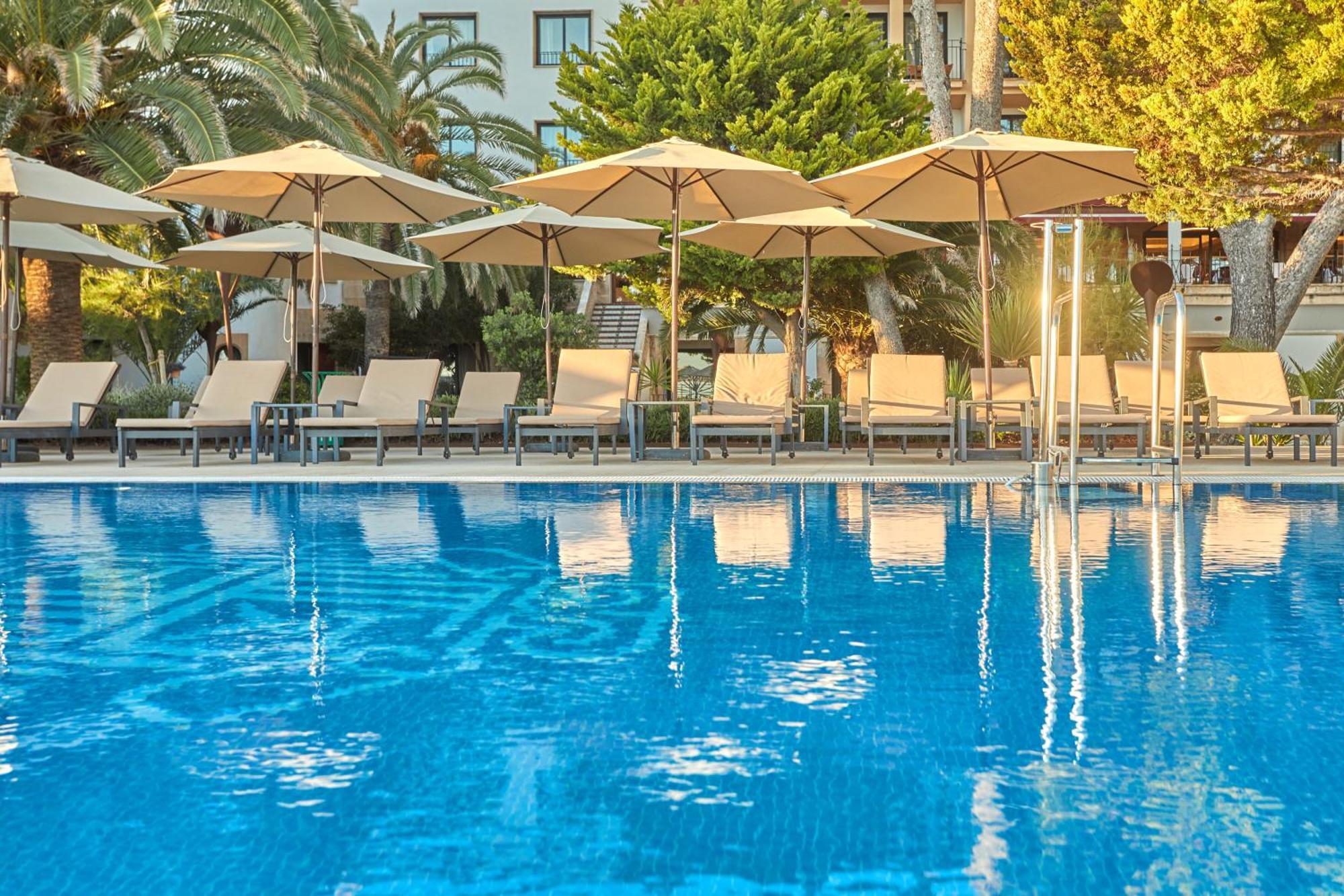 Secrets Mallorca Villamil Resort & Spa - Adults Only Peguera Luaran gambar The swimming pool at the hotel